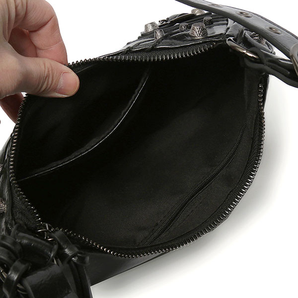 STUDS SHOULDER BAG