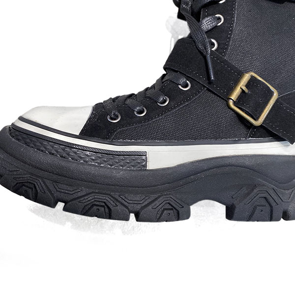 COMBAT BOOTS