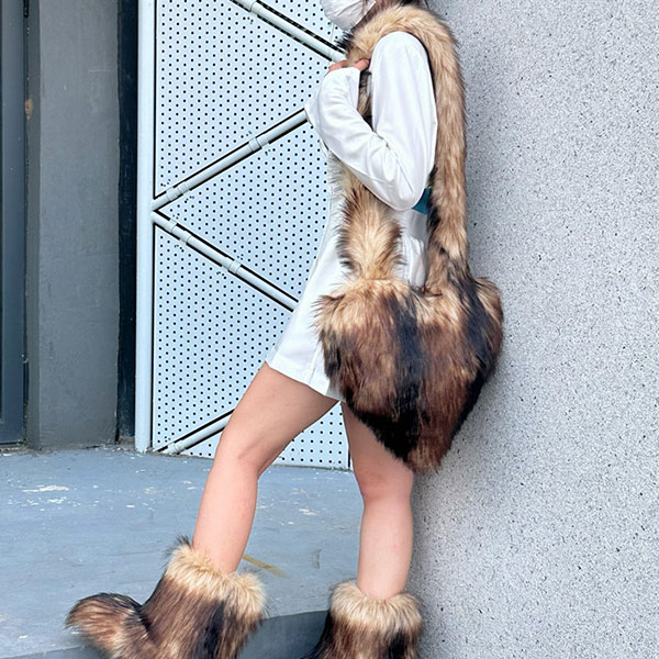 HEART FUR SHOULDER BAG