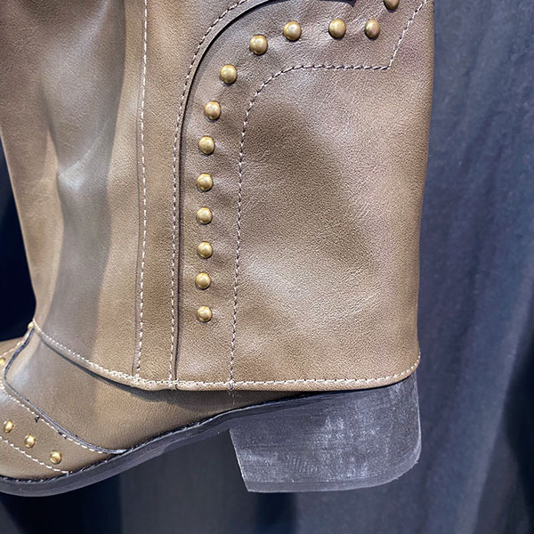 RIVET WESTERN BOOTS