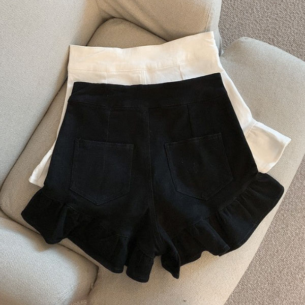FRILL SHORTS