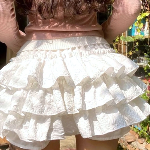 LACE FRILL SHORTS