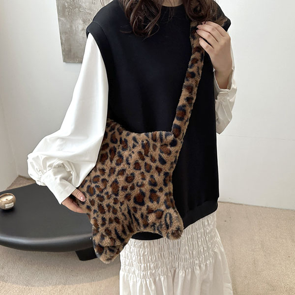 LEOPARD FUR STAR BAG