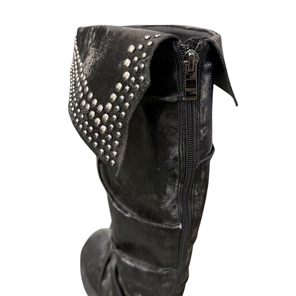 STUDS COWBOY BOOTS