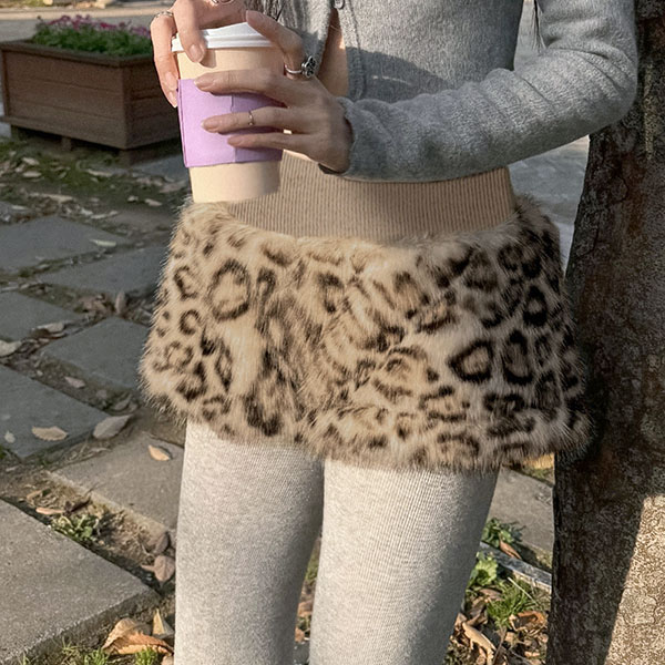 LEOPARD FUR SHORTS