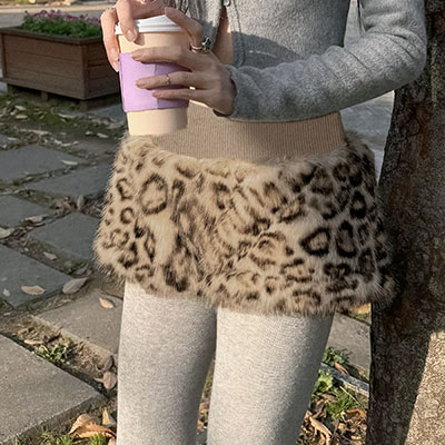 LEOPARD FUR SHORTS