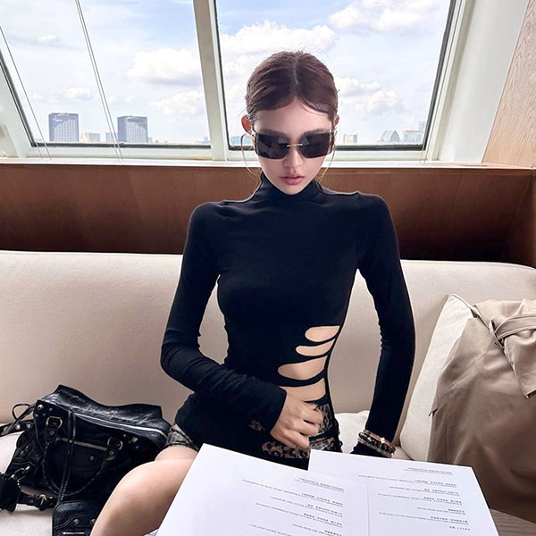 HOLLOW TURTLE NECK