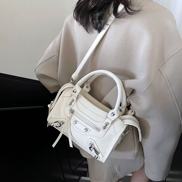 STUDS SHOULDER BAG