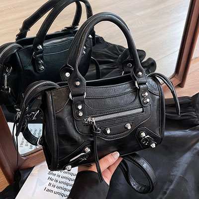 STUDS SHOULDER BAG