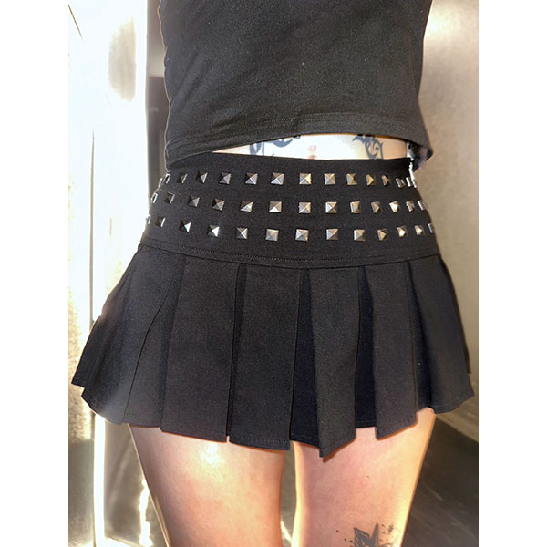 STUDS PLEATS SKIRT