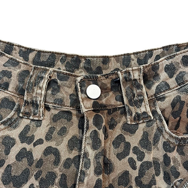 LEOPARD POCKET SHORTS