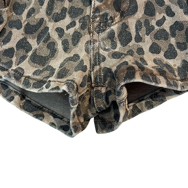 LEOPARD POCKET SHORTS