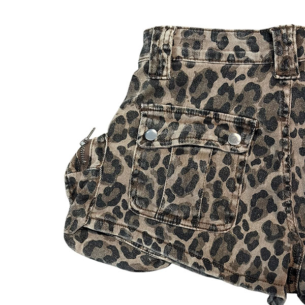 LEOPARD POCKET SHORTS