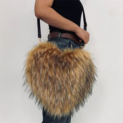 HEART FUR SHOULDER BAG
