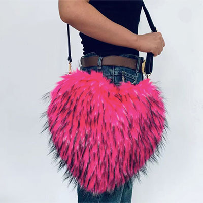 HEART FUR SHOULDER BAG