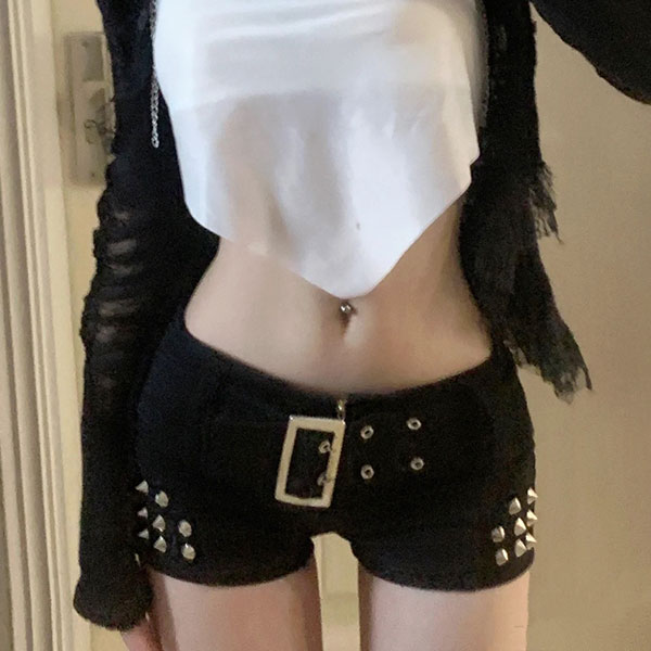 STUDS BELT SHORTS