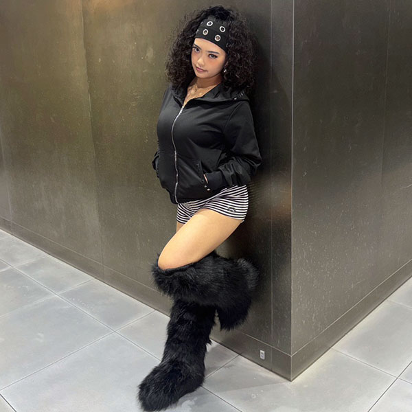 LINE STUDS ZIP HOODIE