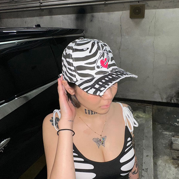 SAFETY PIN ANIMAL CAP