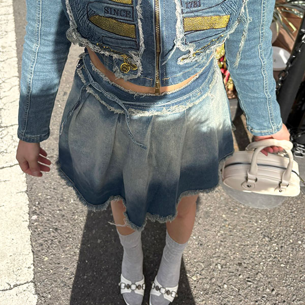 PLEATS DENIM SKIRT