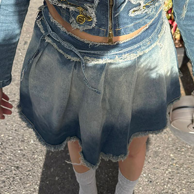 PLEATS DENIM SKIRT