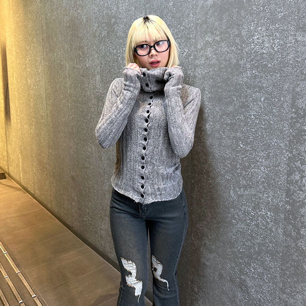 BUTTON TURTLE CARDIGAN