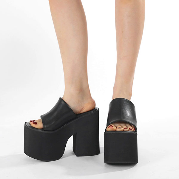 CHUNKY PLATFORM STUDS SANDAL