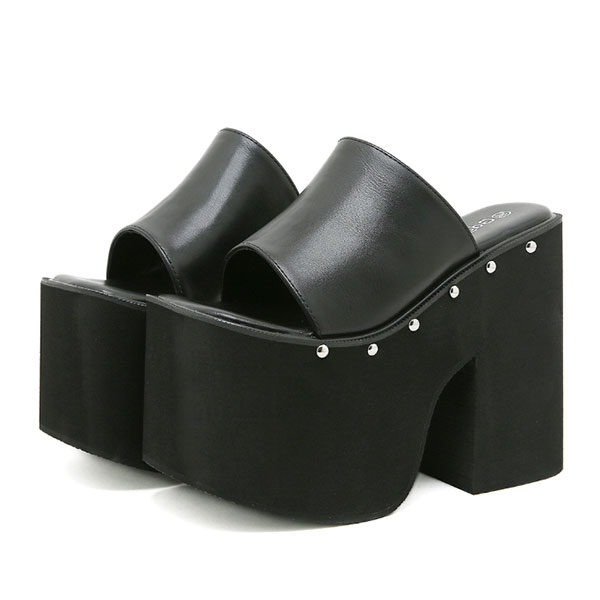 CHUNKY PLATFORM STUDS SANDAL