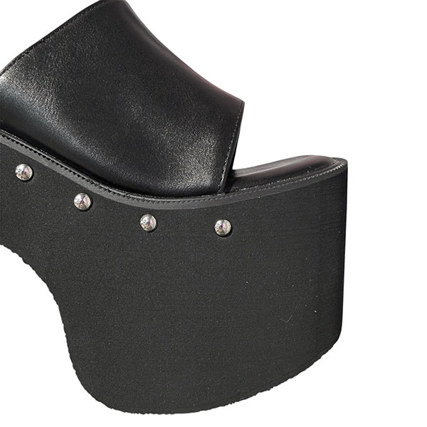 CHUNKY PLATFORM STUDS SANDAL