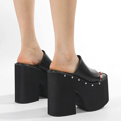 CHUNKY PLATFORM STUDS SANDAL