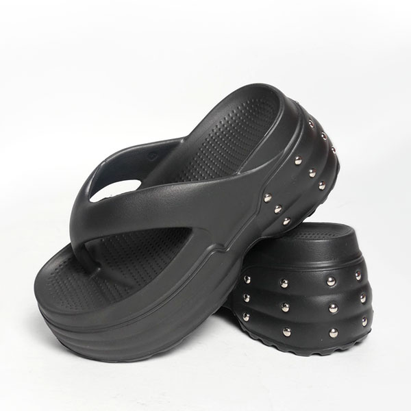 STUDS PLATFORM SANDALS
