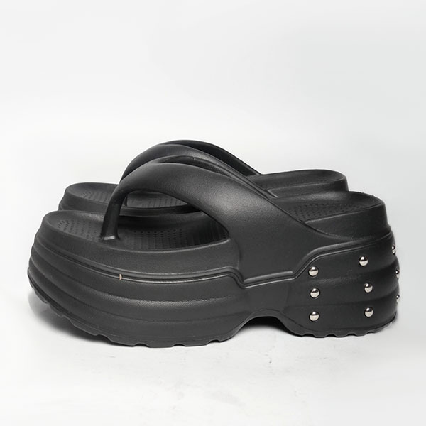 STUDS PLATFORM SANDALS