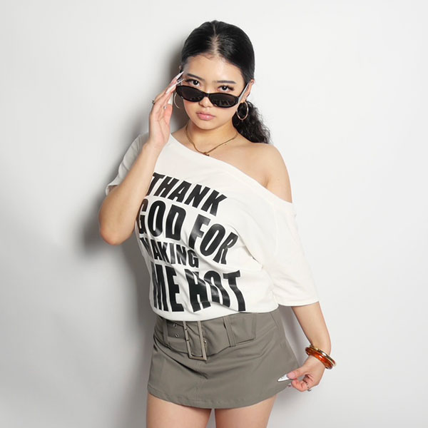OFF SHOULDER LETTER OVER T-SHIRT