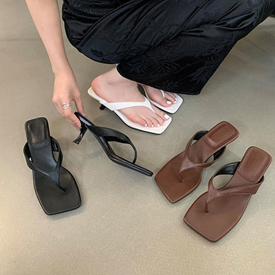 SQUARE TOE THONG HEEL SANDAL