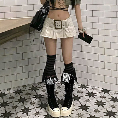 BELT PLEATS SKORT