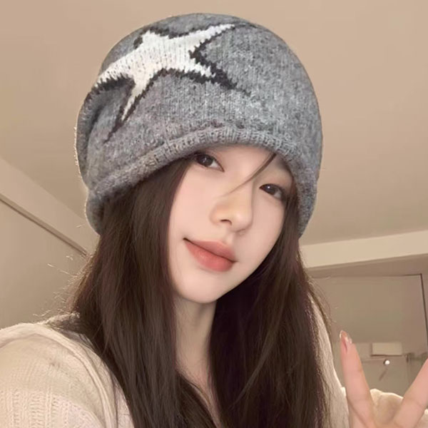 STAR KNIT BEANIE