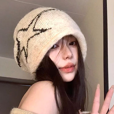 STAR KNIT BEANIE