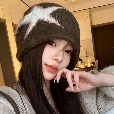 STAR KNIT BEANIE