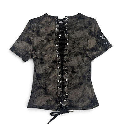 LACE UP CAMO T-SHIRT